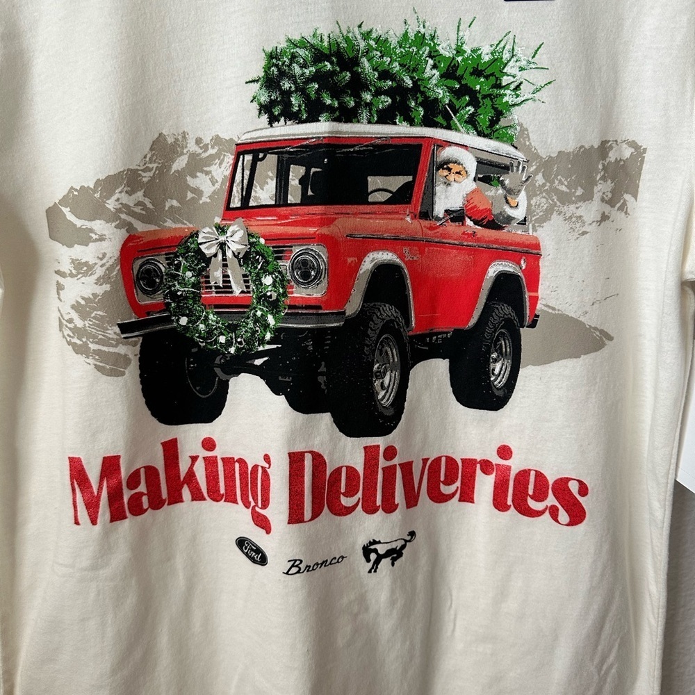 Christmas Short Sleeves Ivory Tshirt Size XXS (Fits Medium) BNWT - Picture 3 of 4